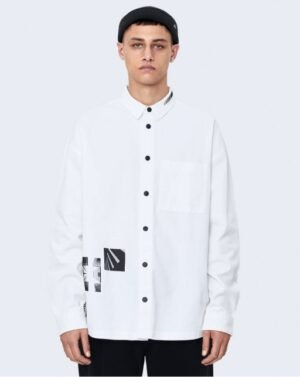 Camiseta com estampa longa