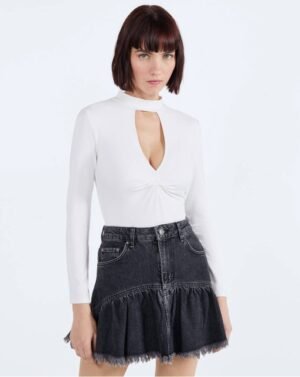 Body com fenda e detalhe franzido